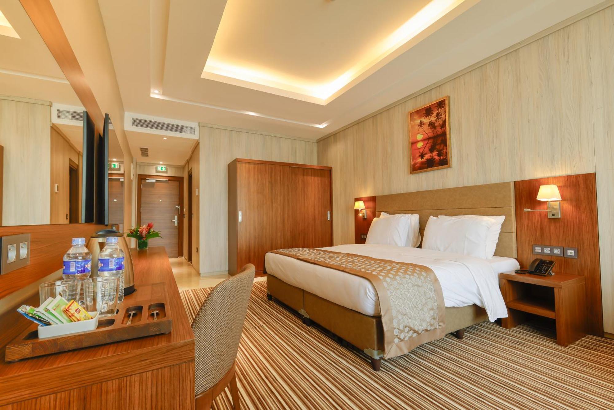 Byblos Hotel Abidjan Exterior photo